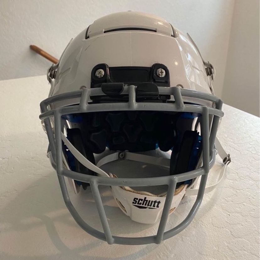 f7 for sale helmet Schutt Sports Air Youth Elite The Schutt F7 2.0 utilizes the same iconic styling of the original F7 Schutt F7 Football Helmet Youth