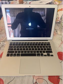 Apple MacBook Air ( 13 inch Early 2015 )  1.6 GHZ Dual Core Intel core I5 8 GB Ram & 256 GB SSD
