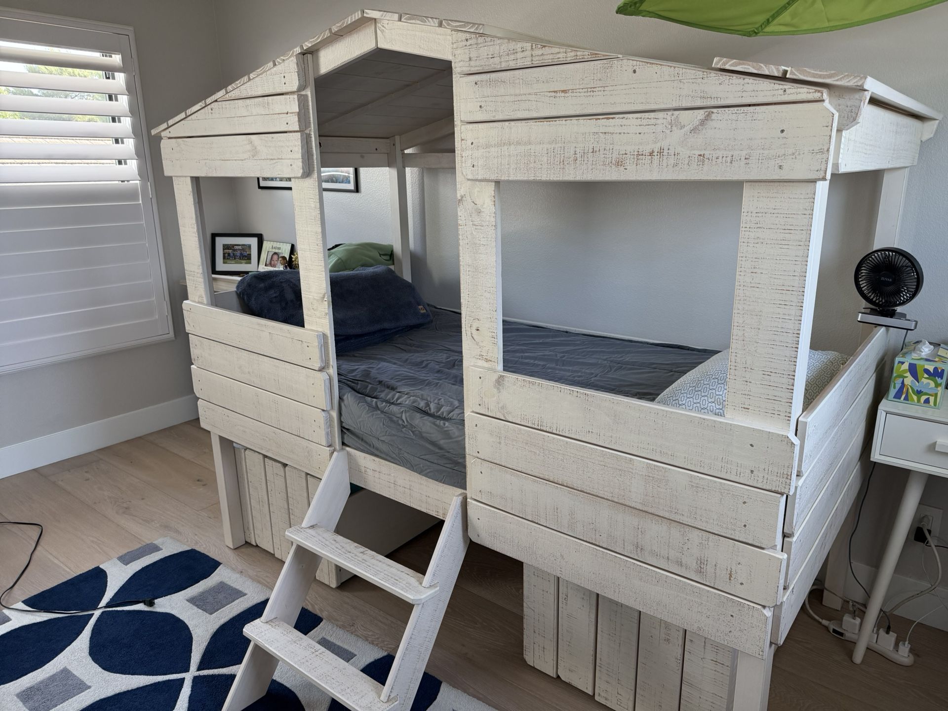 Kid/Child Bed and mattress Solid Wood Treehouse Platform Twin Bed With Storage !
