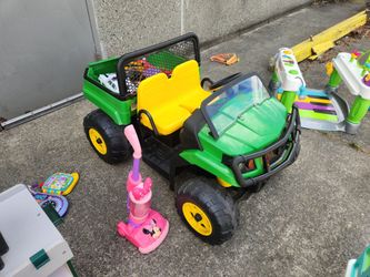 John Deer power wheels tractor car