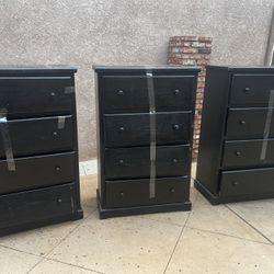 Cal King Bed / 4 Drawer Jumbo Drawer