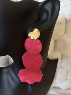 Hot pink shell style earrings