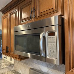 Maytag Over-the-Range Microwave – Stainless Steel – Good Condition