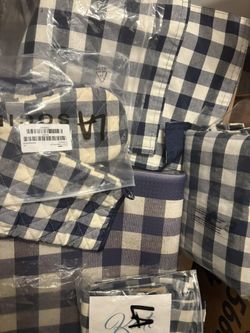 15-Piece Kitchen Set /2 Curtain sets / Oven Mitts / 4 table Matt’s/ 20” floor Rubber rug /pot holders All For 28.00’