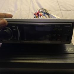 JVC 500 Watt Amp And Boss Bluetooth Head Deck