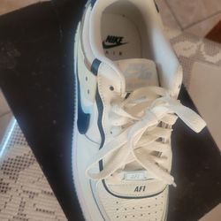 Nike tennis shoes for women,  color white