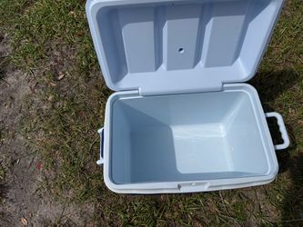Rubbermaid cooler
