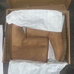 Womens Ugg Size 10