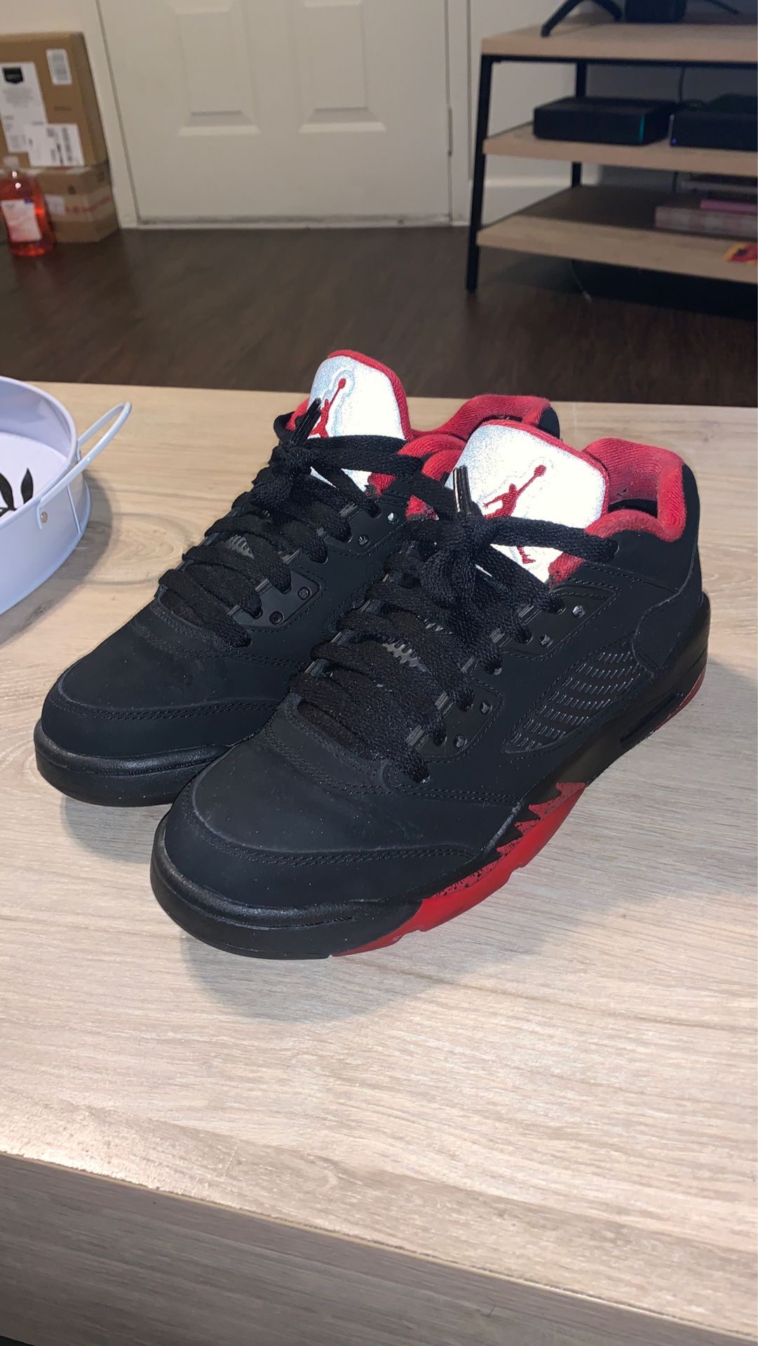 Jordan V Low Size 5Y