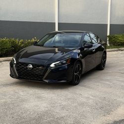 2023 Nissan Maxima SR 
