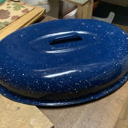Roasting pan  lid  selling lid $5 if you want to pan your welcome to it has a few bad spots you could use aluminum foil ck pictures