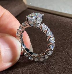 Wedding ring/engagement ring