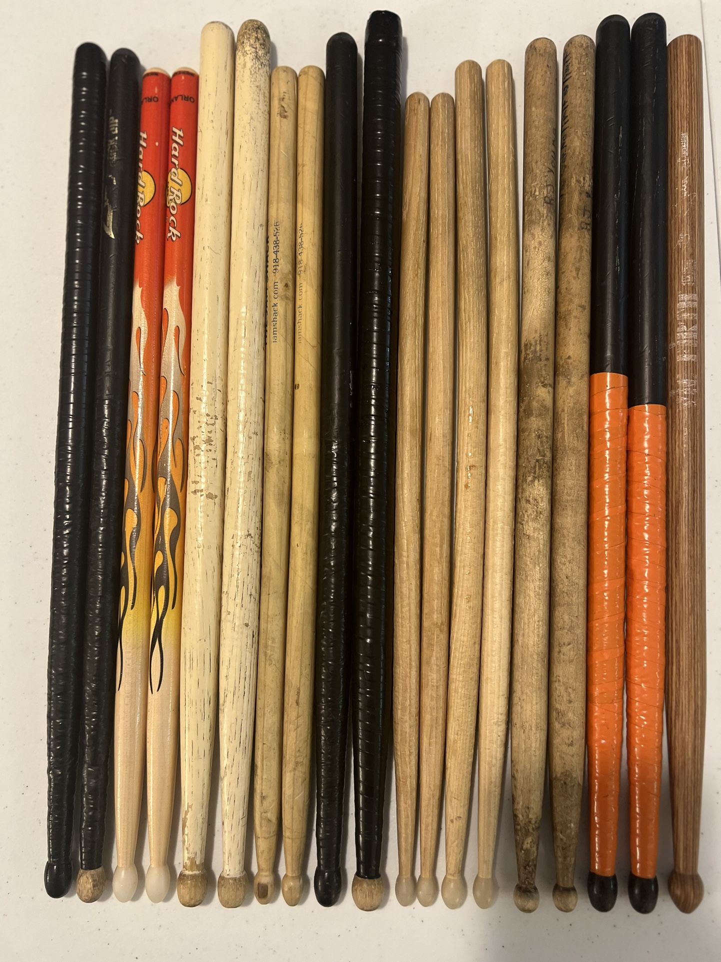 19 Drum Sticks & Carrying Bag Hard Rock