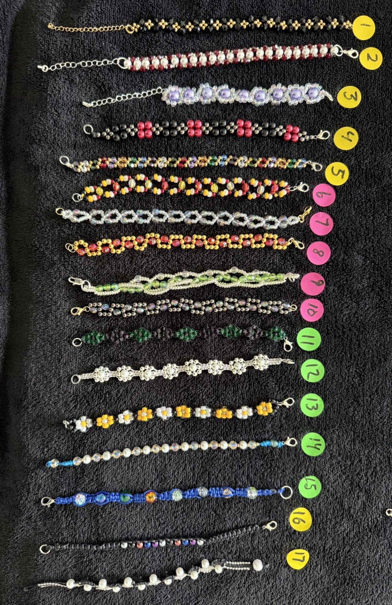 Pulseras Echas A Mano No Las Mejores Pero Trato Para Ganar Un Poco De Dinero Precio En $5 $7 Y Los Sets $10 En El Area De Kearns