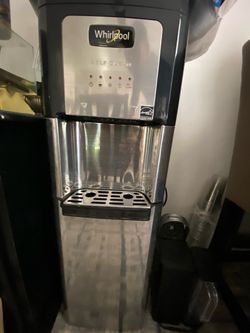 Usado dispensador de agua fría y caliente