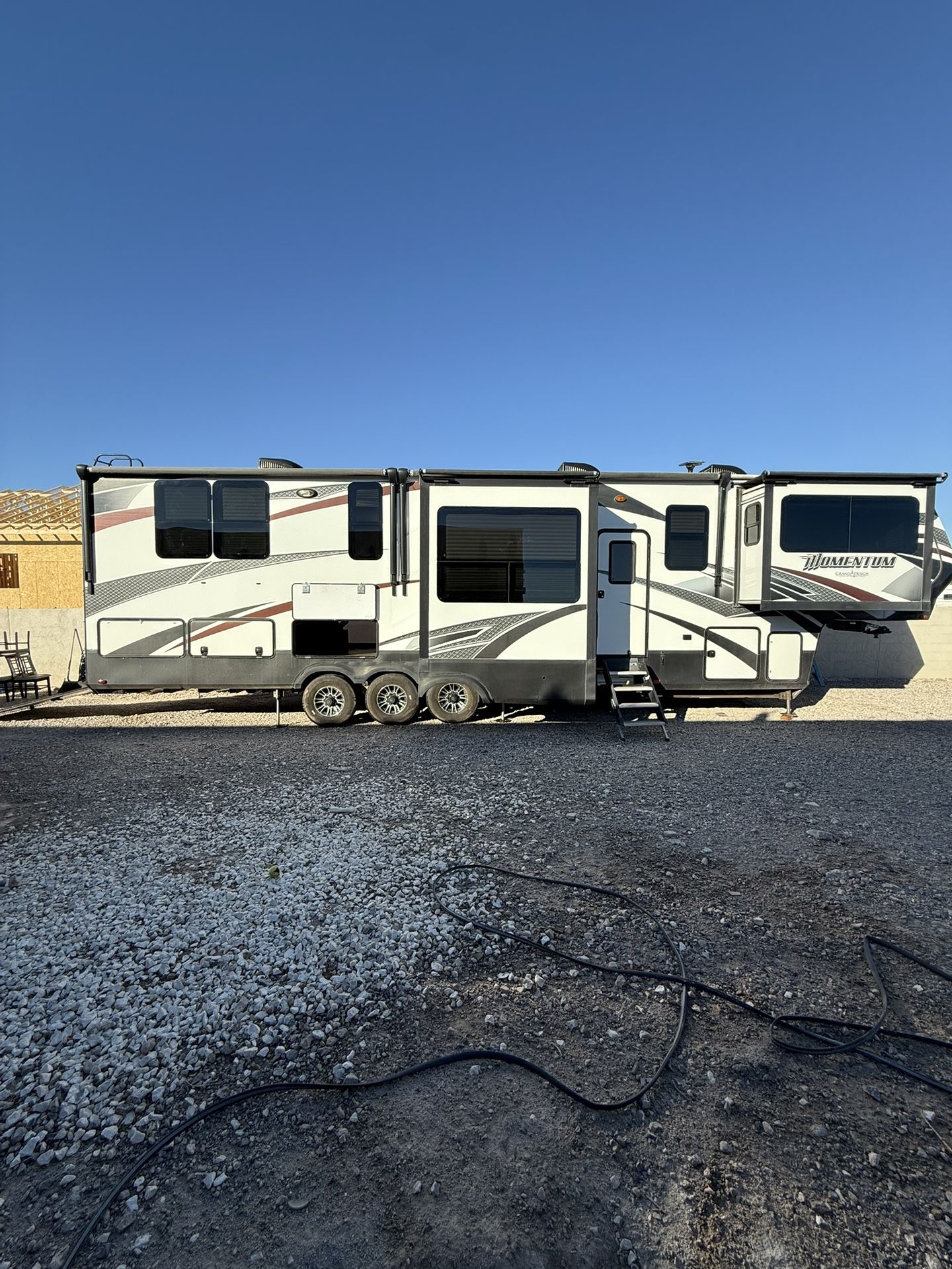 2017 Grand Design Momentum 376