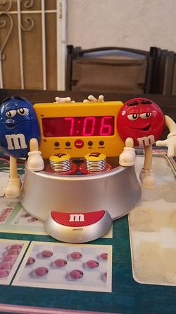 MMs radio alarm and clock