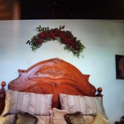 Queen behead headboard and football, no mattress and 3 extra large hutches.Malwood, all perfect, all very heavy.All 