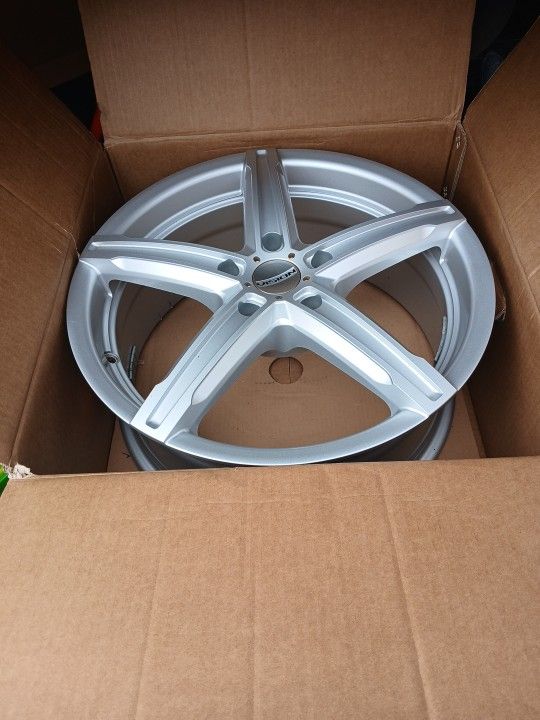 2013 Hyundai ELANTRA aftermarket rim