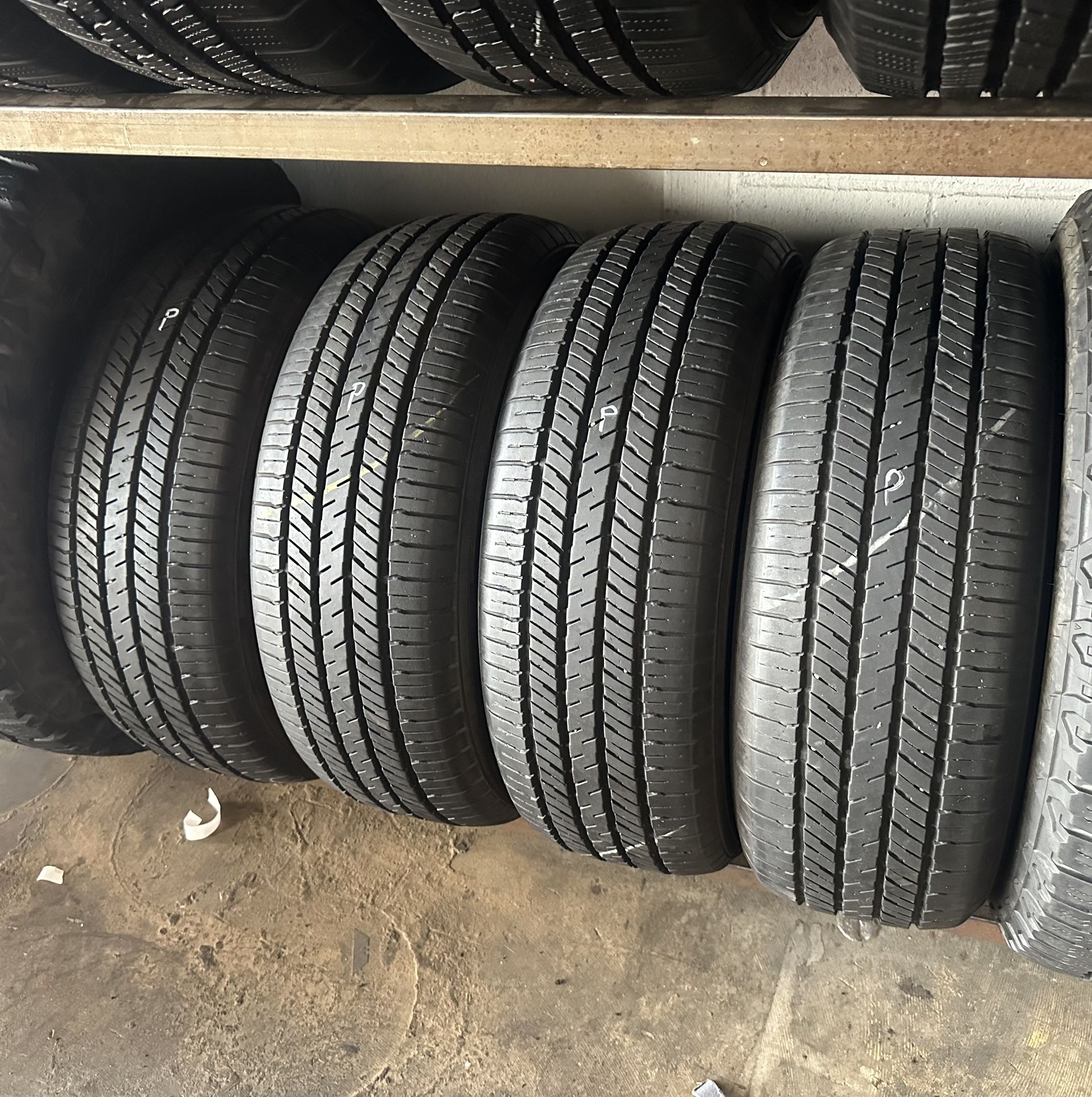 SET OF TIRE 225 60 17 YOKOHAMA 85% LIFE