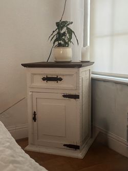 Wood dresser w mirror and nightstand