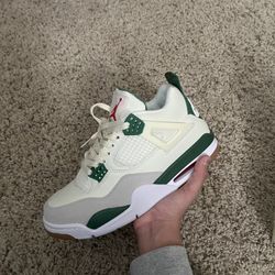 Jordan 4 Pine Green