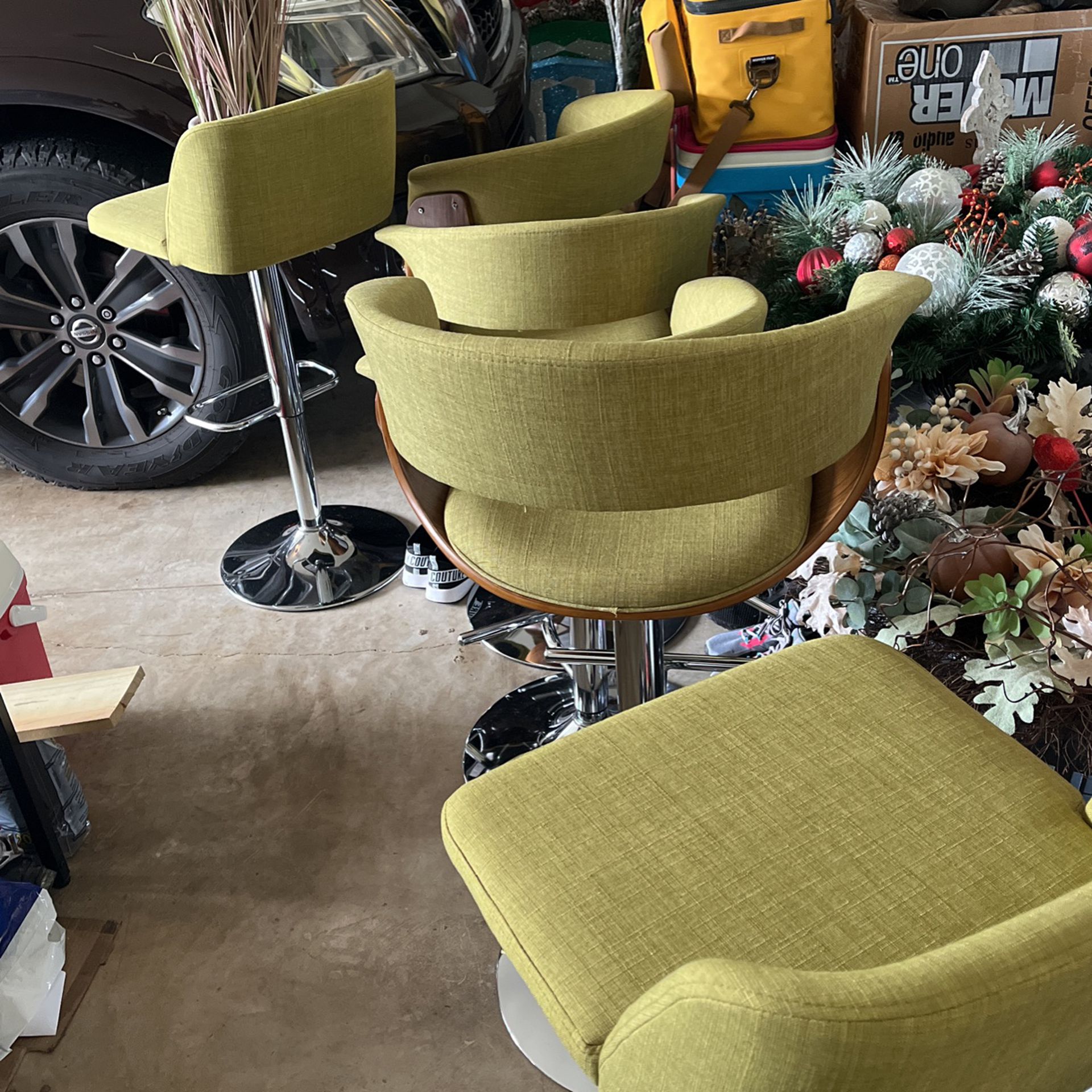Bar Stools/ High Top Chairs 