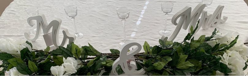 Mr & Mrs sign