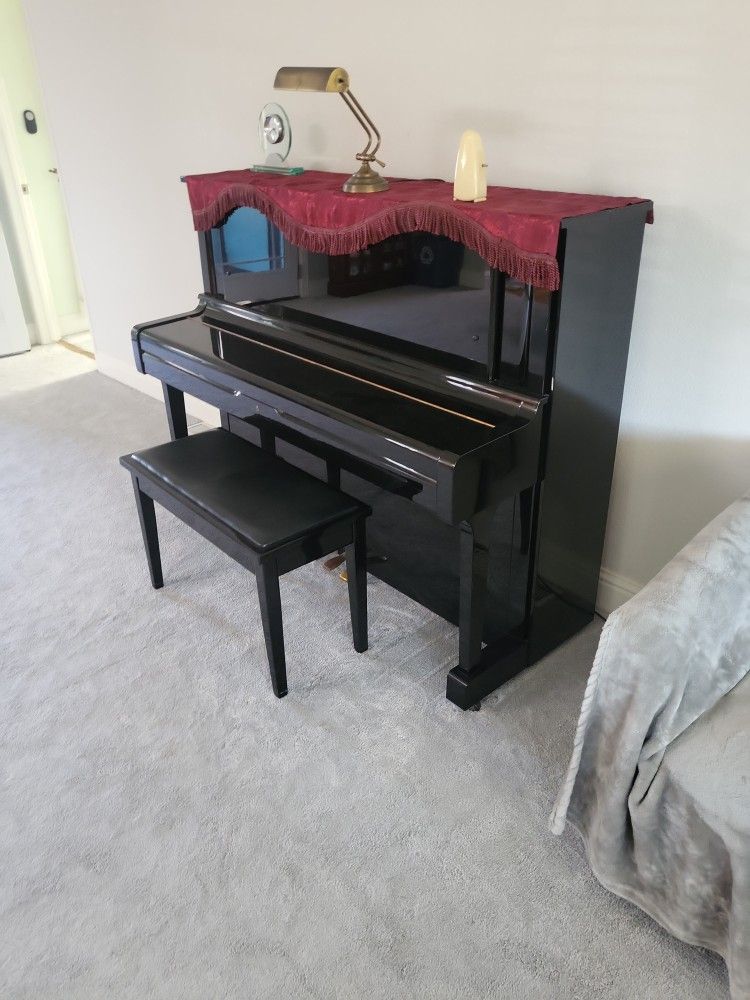 YAMAHA PIANO