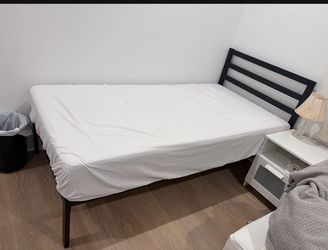 Twin bed and mattress set