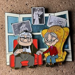Pixar Pins UP 15th Anniversary Carl & Ellie Jumbo Broach Limited Edition 3000