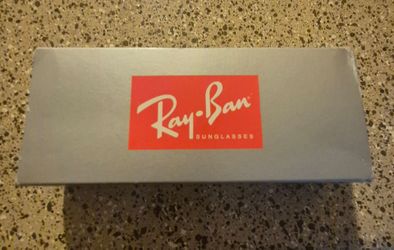 Ray ban black and gold clubmaster glasses