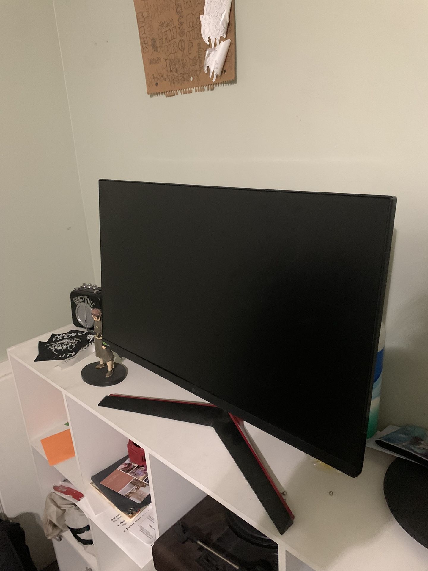 LG Gaming Monitor (144hz, 2560x1440, Display Port connection, HDMI connection)