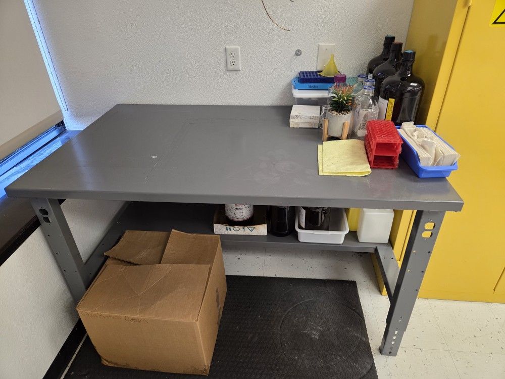 Various Desk & Chairs