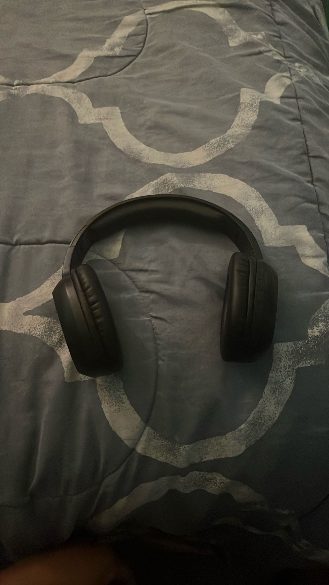 Cool Wireless Headphones With Charger And Bluetooth