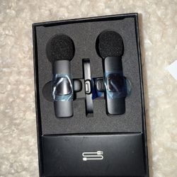 New wireless lavalier microphone set. Great for live shows, interviews, vlog short videos.
