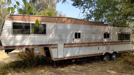 1974 classic coachman 5th wheel ac livable w nice Kohler generator