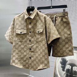 Deluxe shirt and shorts set (can be purchased separately)