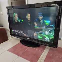 Panasonic LCD 32 INCH TV RCA,HDMI,S VIDEO, SD CARD INPUTS $49