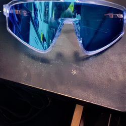 Oakley Latch panel