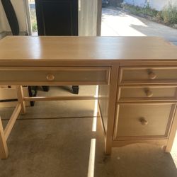 Bolton Desk with Hutch