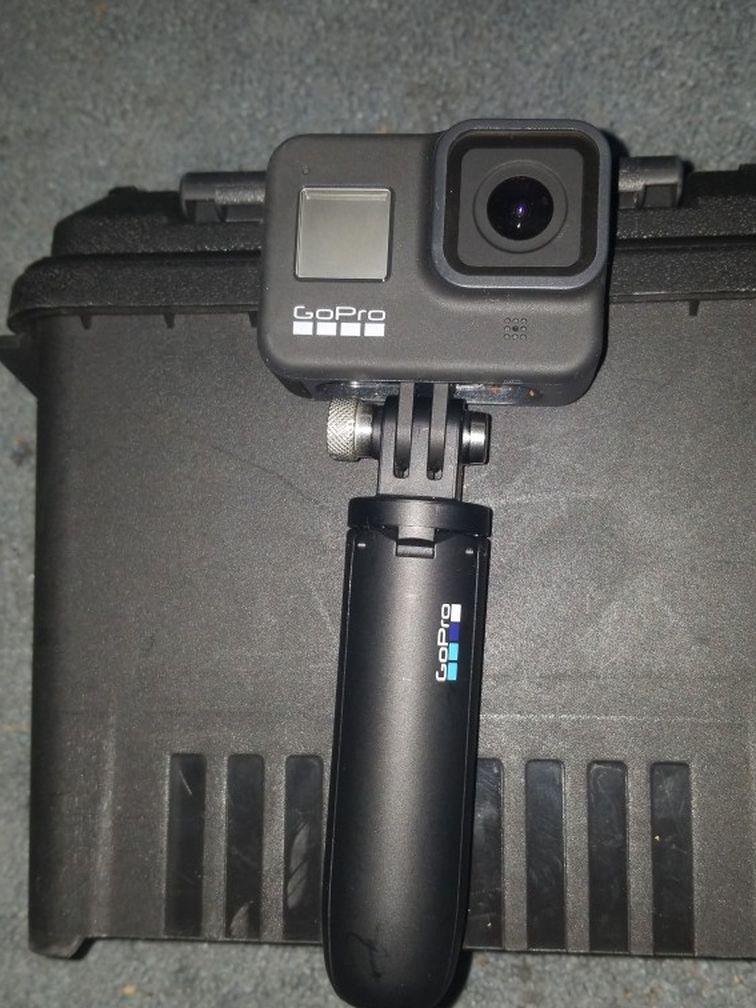 Gopro Hero 8 Black With Tripod And Grip Combo, 2 Batterys And Head Mount