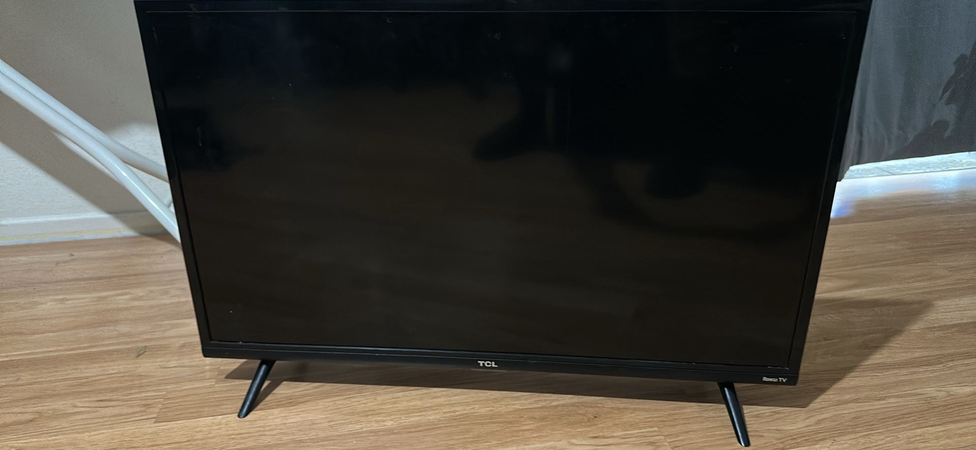 TCL Roku TV 32” / NO REMOTE