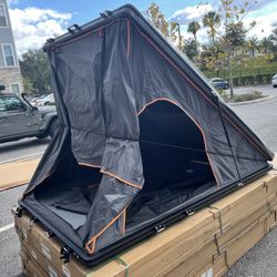 BRAND NEW! Aluminum Shell Roof Top Tent - See Description 
