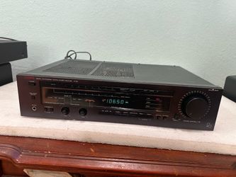 LUXMAN R-106 digital synthesized AM/FM stereo receiver