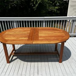 Extendable Outdoor Wood Table 71-94 Inches - 
