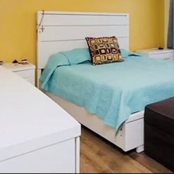 Modern And Beautiful White And Silver Queen Bedroom Set.