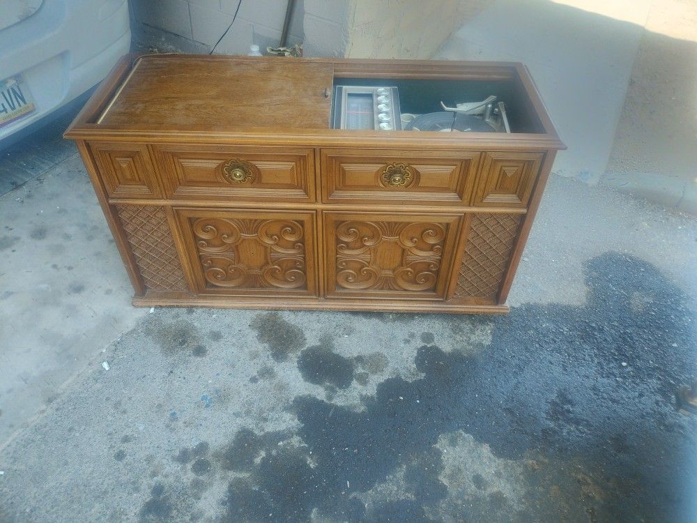 Magnavox Record Player