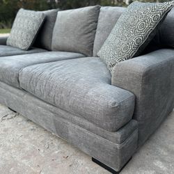 *FREE DELIVERY* Large Cindy Crawford Sofa 