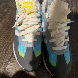 Adidas Men’s 10.5 Sneaker 